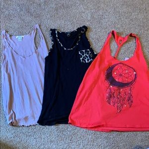 Women’s tops! Size medium- like new